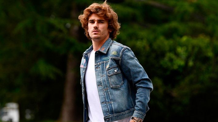Telediario 1 - La agenda de Griezmann como culé arranca con una sesión de fotos con su nueva camiseta