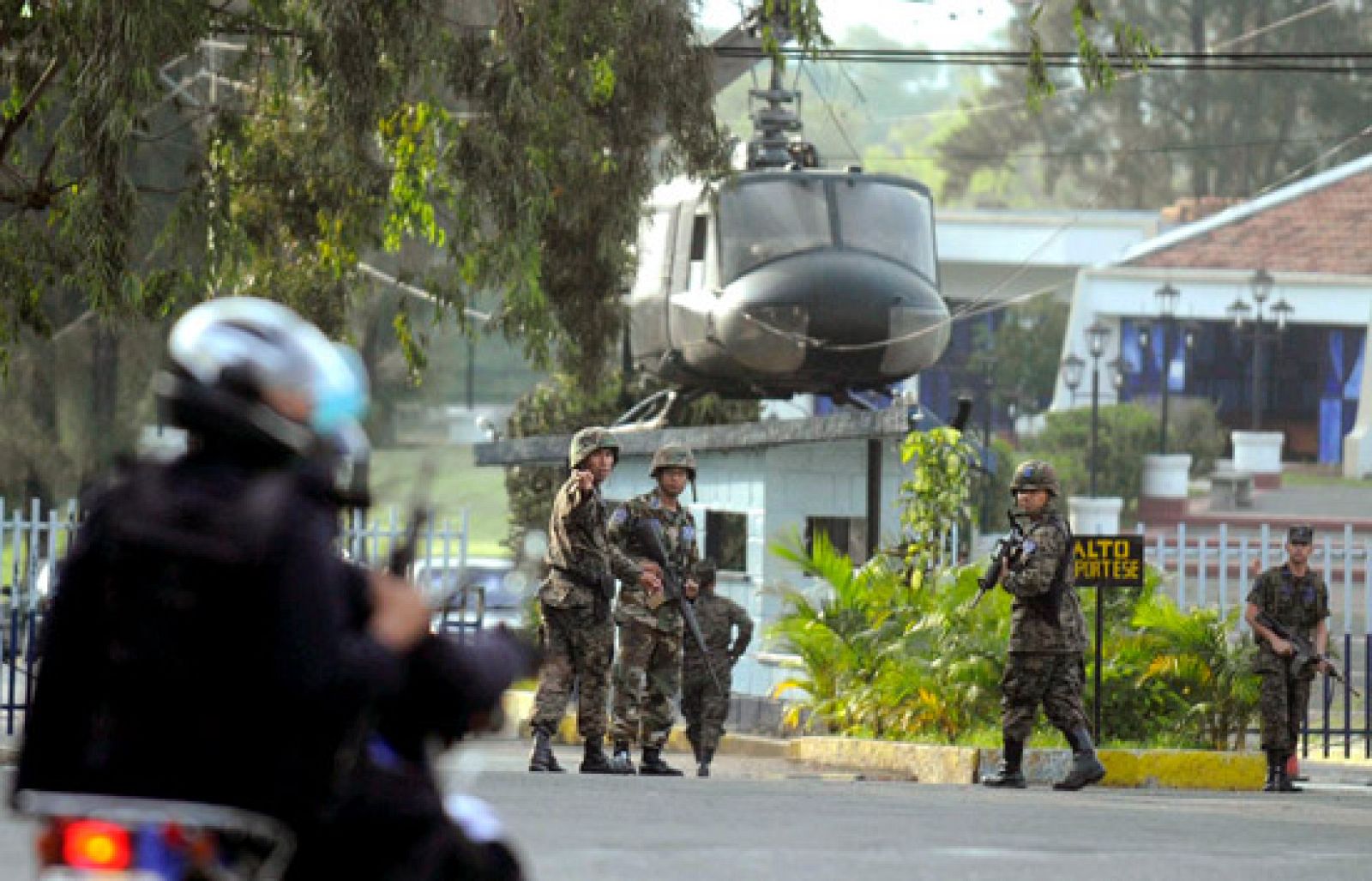 El ejército hondureño detiene a Manuel Zelaya