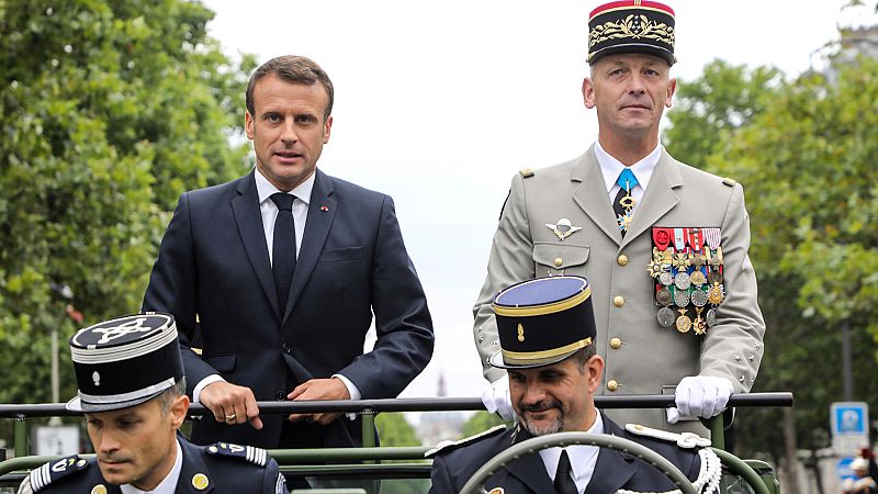 Francia celebra su fiesta nacional con el tradicional desfile militar en los Campos Elíseos de París