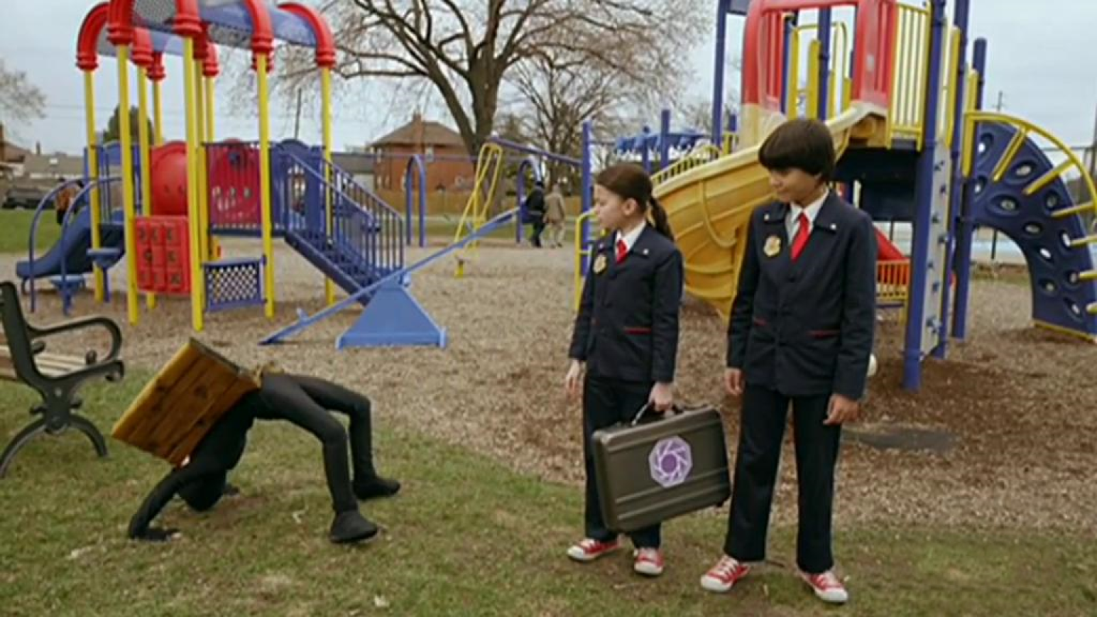 El maletín - División O | Ver