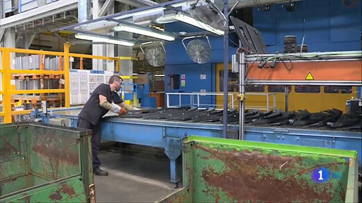 Telediario 1 - El BBVA eleva una décima su previsión de crecimiento para España este año, hasta el 2,3%