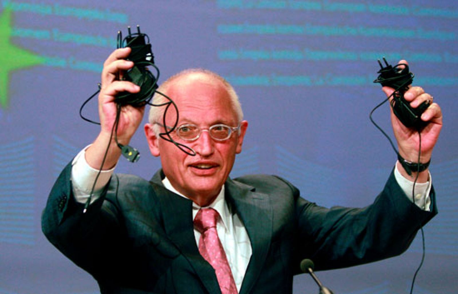 La Unión Europea quiere unificar los cargadores de los teléfonos móviles - Ciencia y tecnología en Rtve.es | Ver