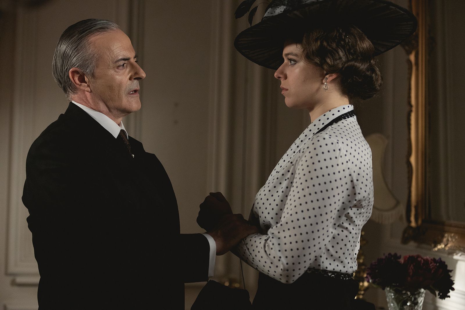 Genoveva se prepara para salir