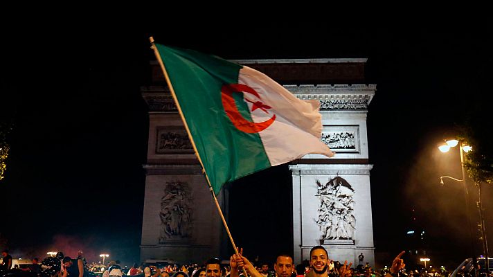 Telediario 1 - Locura en Francia y Algeria por la victoria en la Copa de África