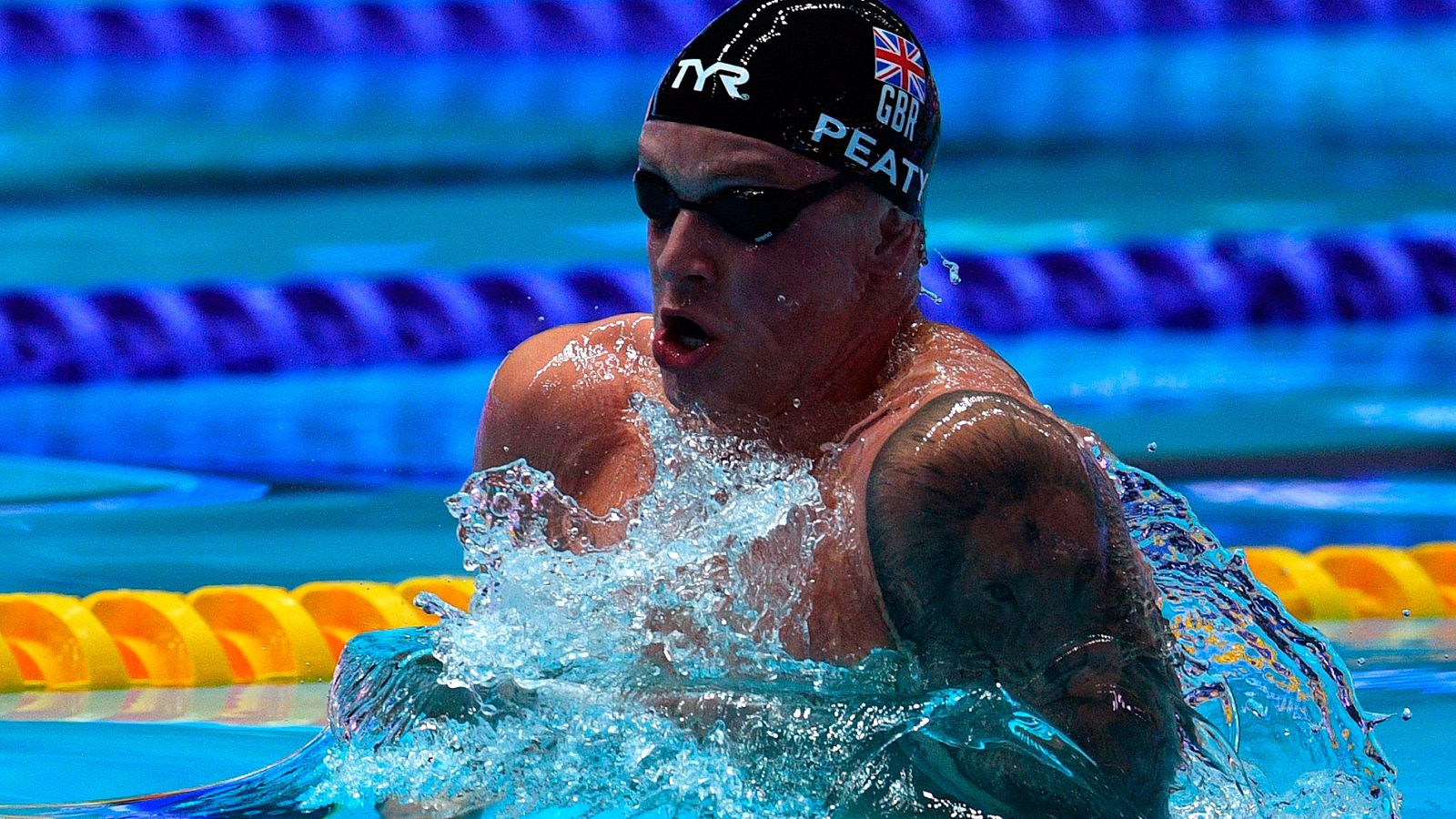 Adam Peaty bate el récord del mundo de los 100 braza