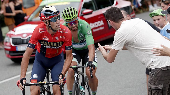 Tour de Francia - Tour 2019: Sagan firma un autógrafo en plena etapa