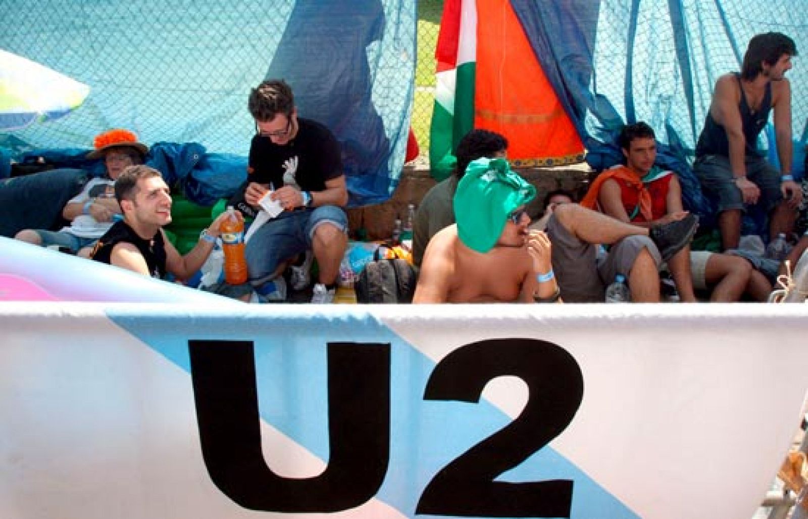 U2 arranca su gira mundial con un concierto en Barcelona | Ver