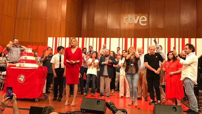  - Pepa Fernández baila "El roble" con su equipo