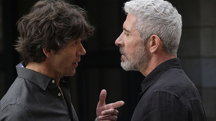 Servir y proteger - Quintero y Santos Mercader en la plaza de La Parra