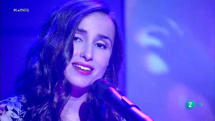 La 2 Noticias - Zahara interpreta "Guerra y Paz"