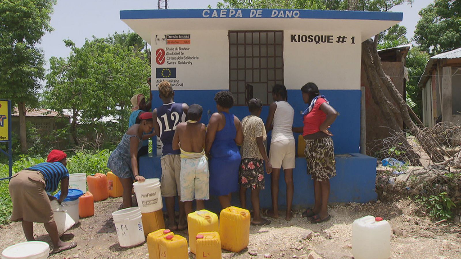 Documentos TV - A la sombra del negocio humanitario - ver ahora