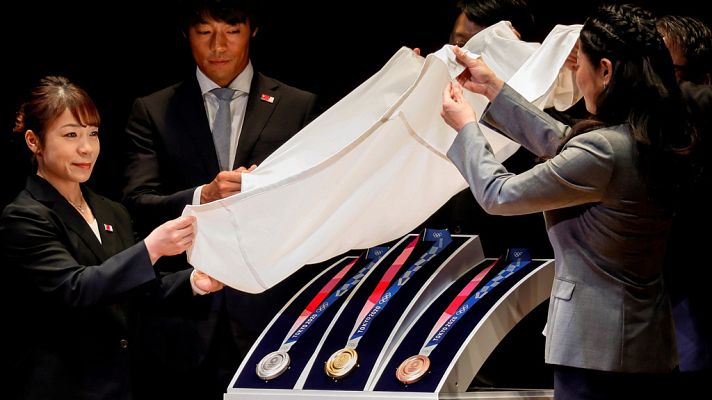Telediario 1 - Se presentan las medalllas de los Juegos Olímpicos de Tokio