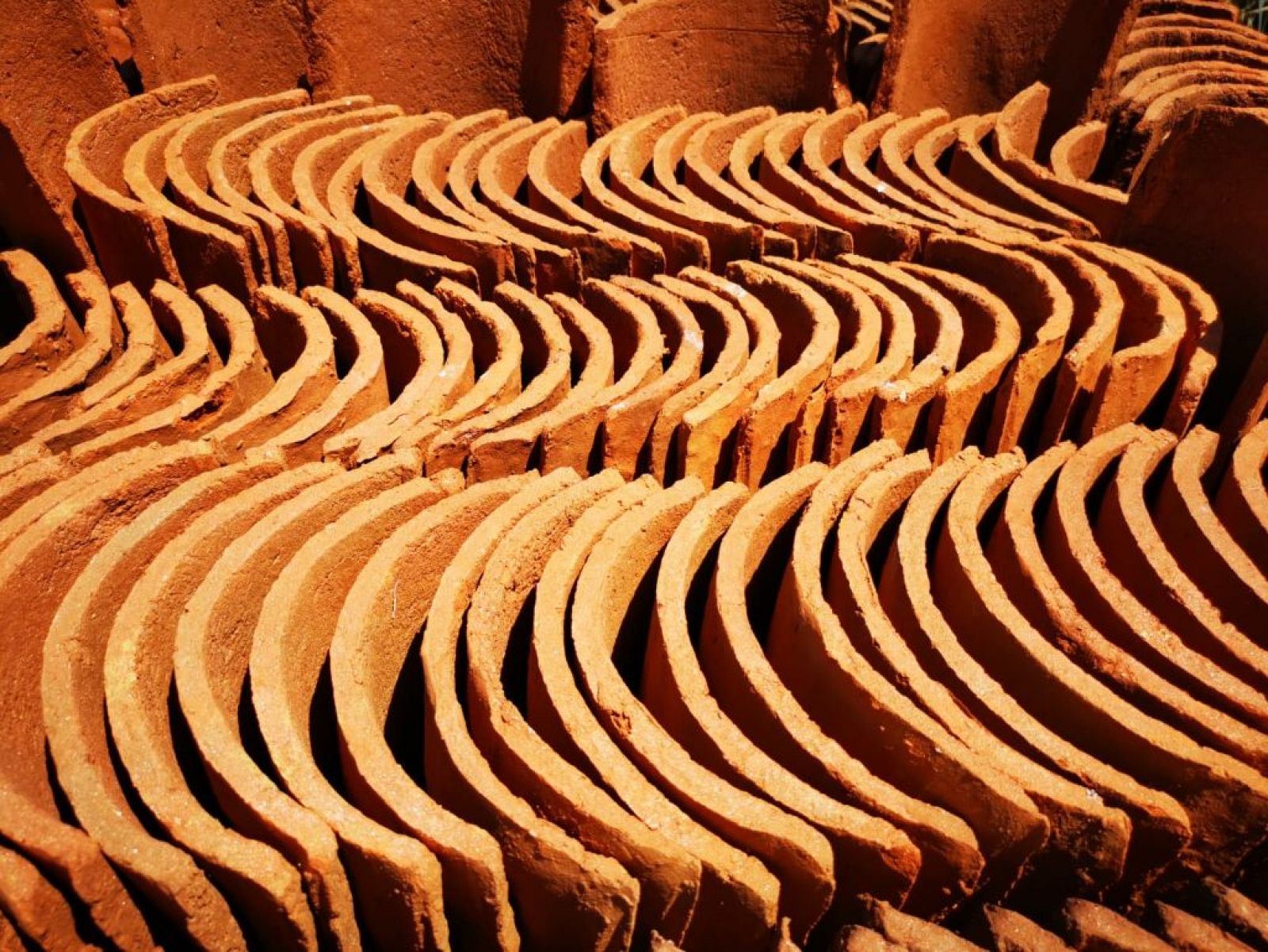 Fabricando tejas artesanales - España Directo | Ver