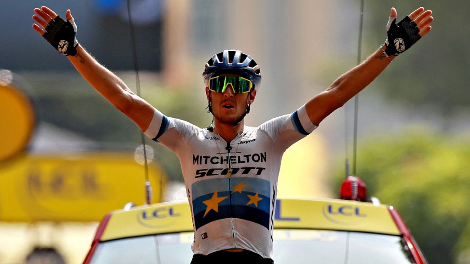 El italiano Matteo Trentin logró este miércoles en Gap su tercera victoria en un Tour de Francia, al imponerse en el término de una larga escapada de más de 30 corredores, de la que logró desgajarse a falta de 15 kilómetros para la meta situada a pue