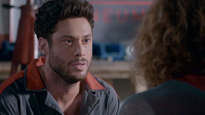 Servir y proteger - Álvaro asimila la enfermedad de su madre