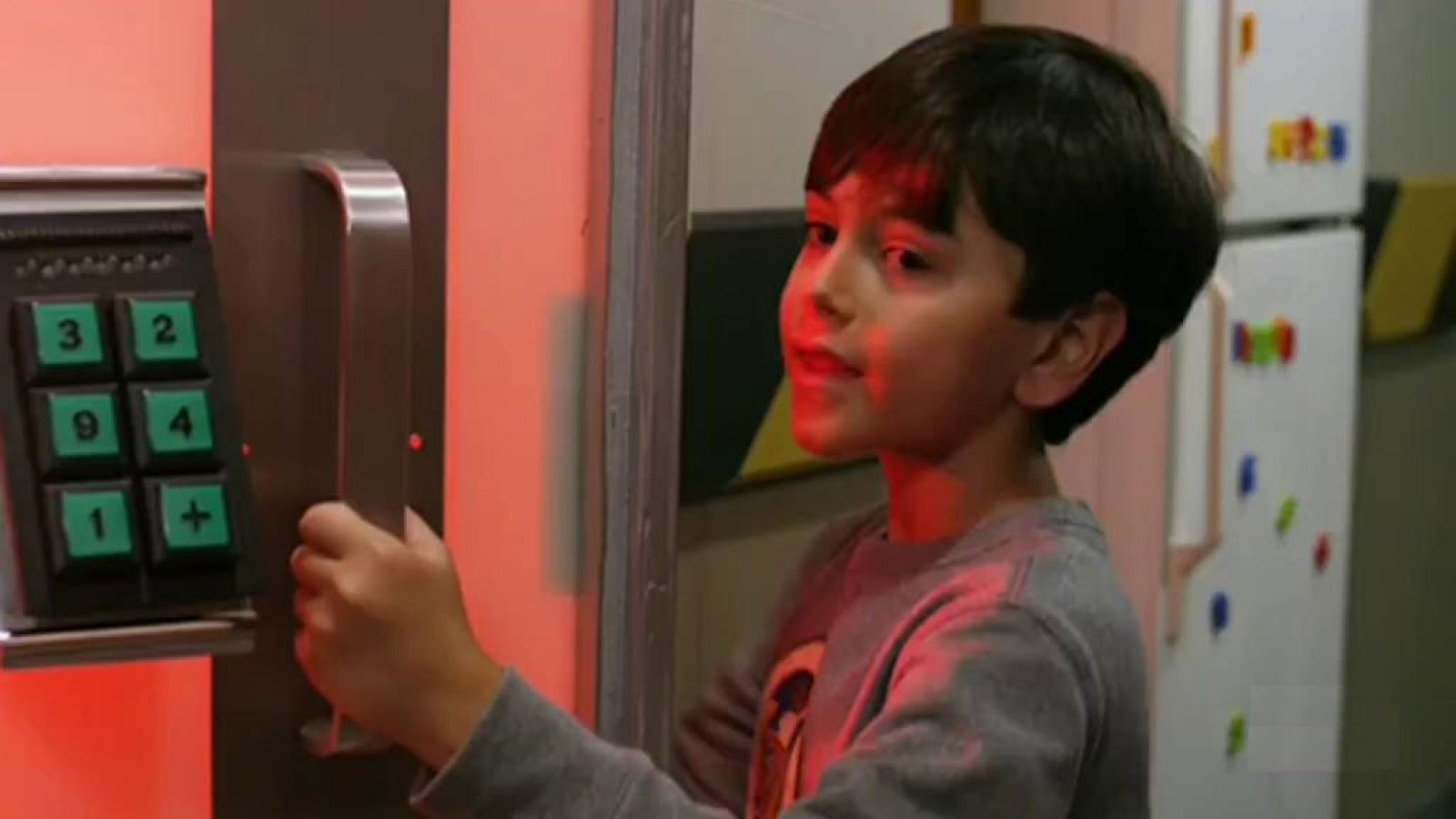 Sujeta la puerta - División O | Ver