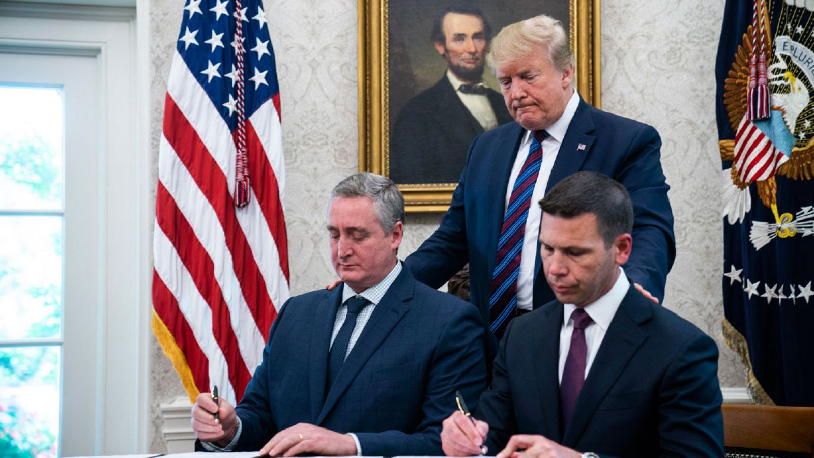 EE.UU. y Guatemala firman un acuerdo que restringirá las peticiones de asilo para evitar sanciones económicas