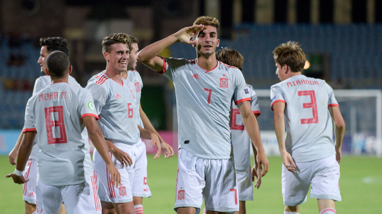 Ferrán Torres marca el 0-1 de volea