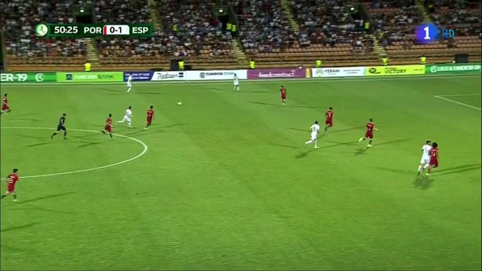 Ferrán Torres anota el segundo con un preciso tiro raso (0-2)