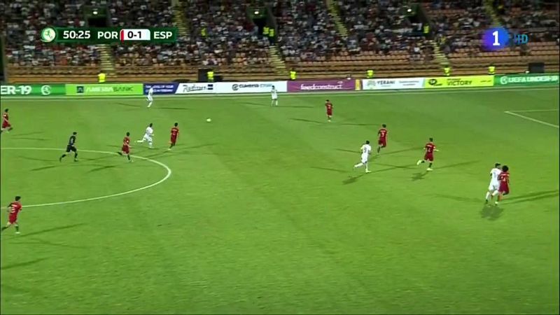 Ferrán Torres anota el segundo con un preciso tiro raso (0-2)