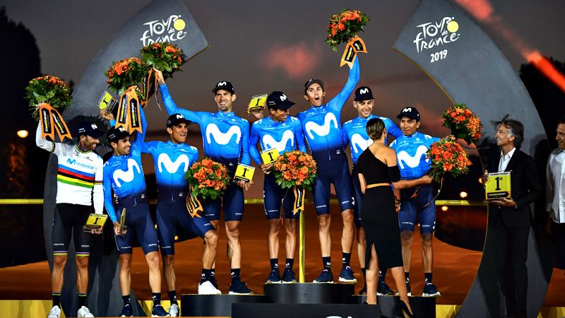 Tour 2019: El equipo Movistar sube al podio de París como mejor equipo del Tour