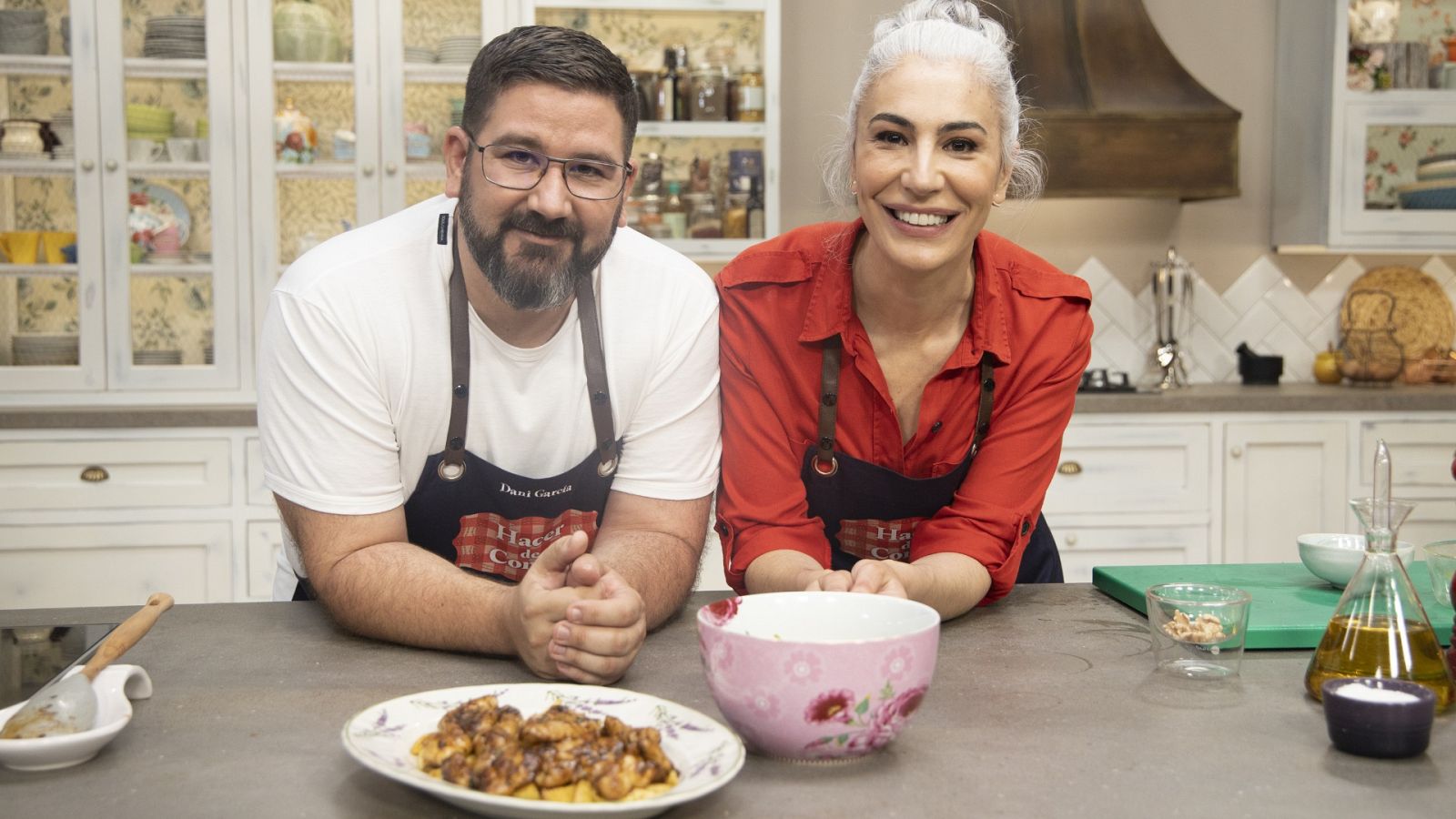 Hacer de comer - Lasaña. Mollejas y ensalada - ver ahora