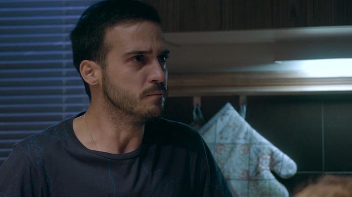 Servir y proteger - Ricky se entera de que su madre tiene Alzheimer