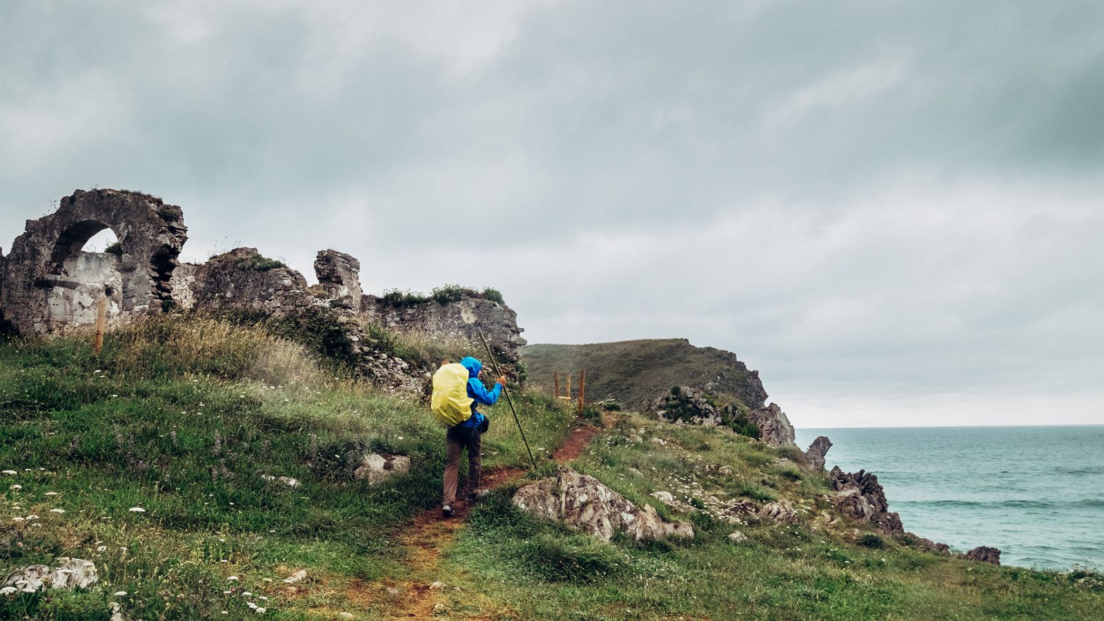 Probabilidad de chubascos y tormentas en el Cantábrico oriental, alto Ebro y Pirineos