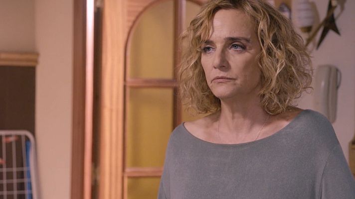 Servir y proteger - Elvira les cuenta a sus hijos que Santos les ha engañado