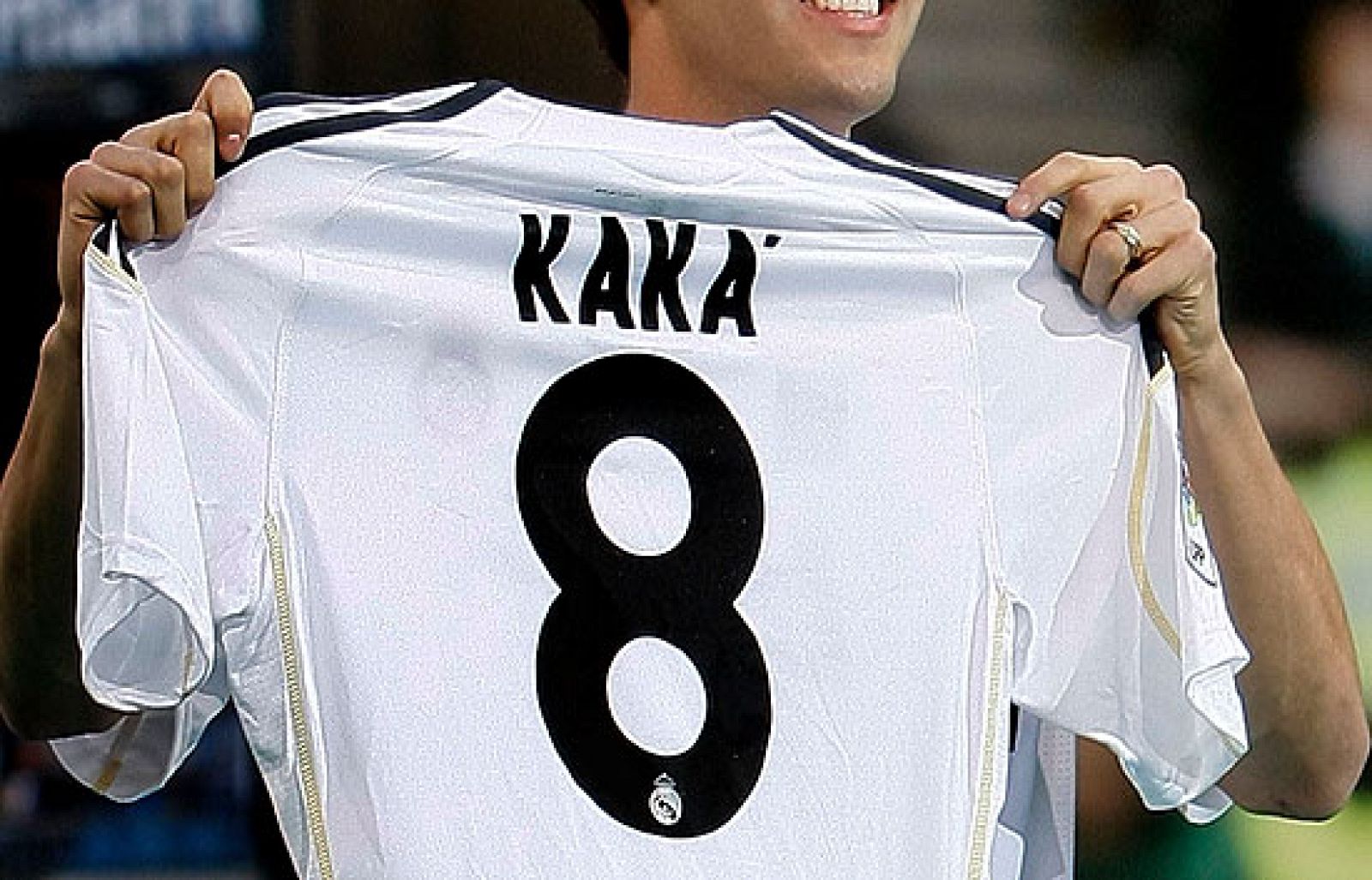 Todos quieren el 8 de Kaká | Ver