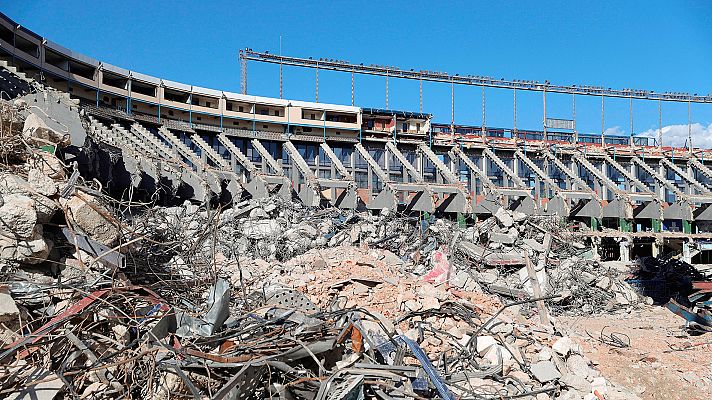Telediario 1 - El Atlético vende los últimos terrenos de un semiderruido Calderón