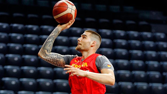 Telediario 1 - España debuta en la gira de preparación en el nuevo pabellón de Pamplona