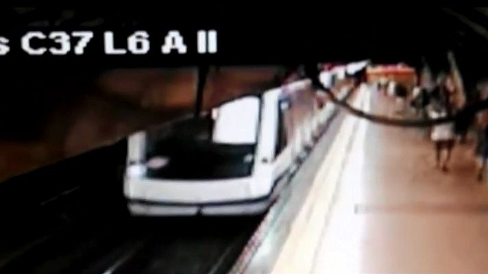 Telediario 1 - Detenido por empujar a las vías del metro de Madrid a un joven, que resulta herido leve