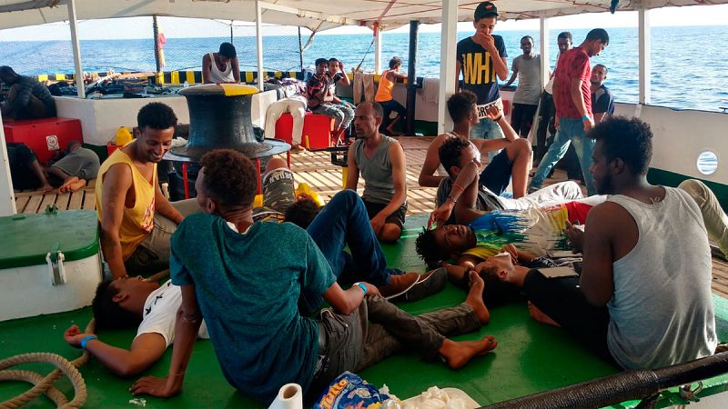 121 personas que huían de situaciones de guerra, pobreza y esclavitud rescatadas por el Open Arms - ver ahora