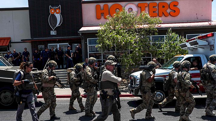Telediario 1 - Varios muertos en un tiroteo en un centro comercial en El Paso