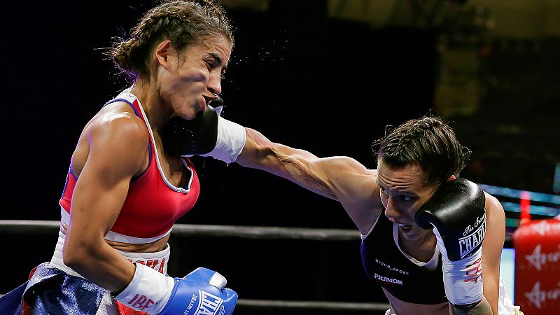 La boxeadora española Joana Pastrana perdió ante la costarricense Yokasta Valle el cinturón de campeona mundial de peso mínimo.