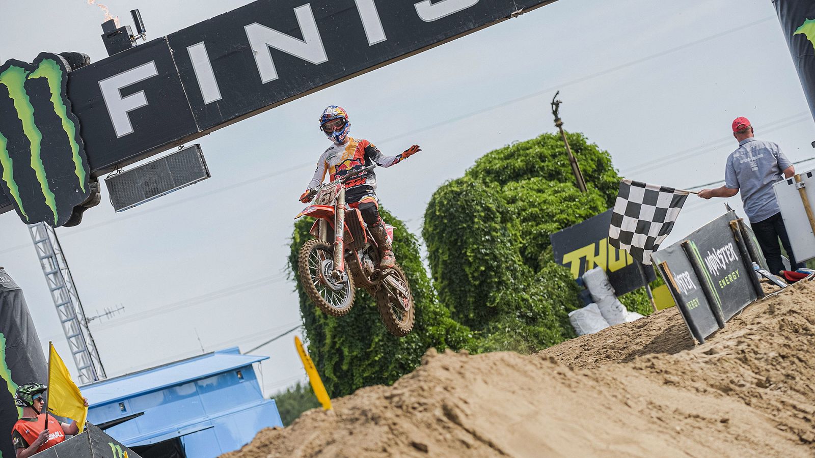El piloto de motocross Jorge Prado está imparable. Con 13 de los 14 grandes premios disputados ganados, tiene en la mano revalidar el Mundial que consiguió hace un año.