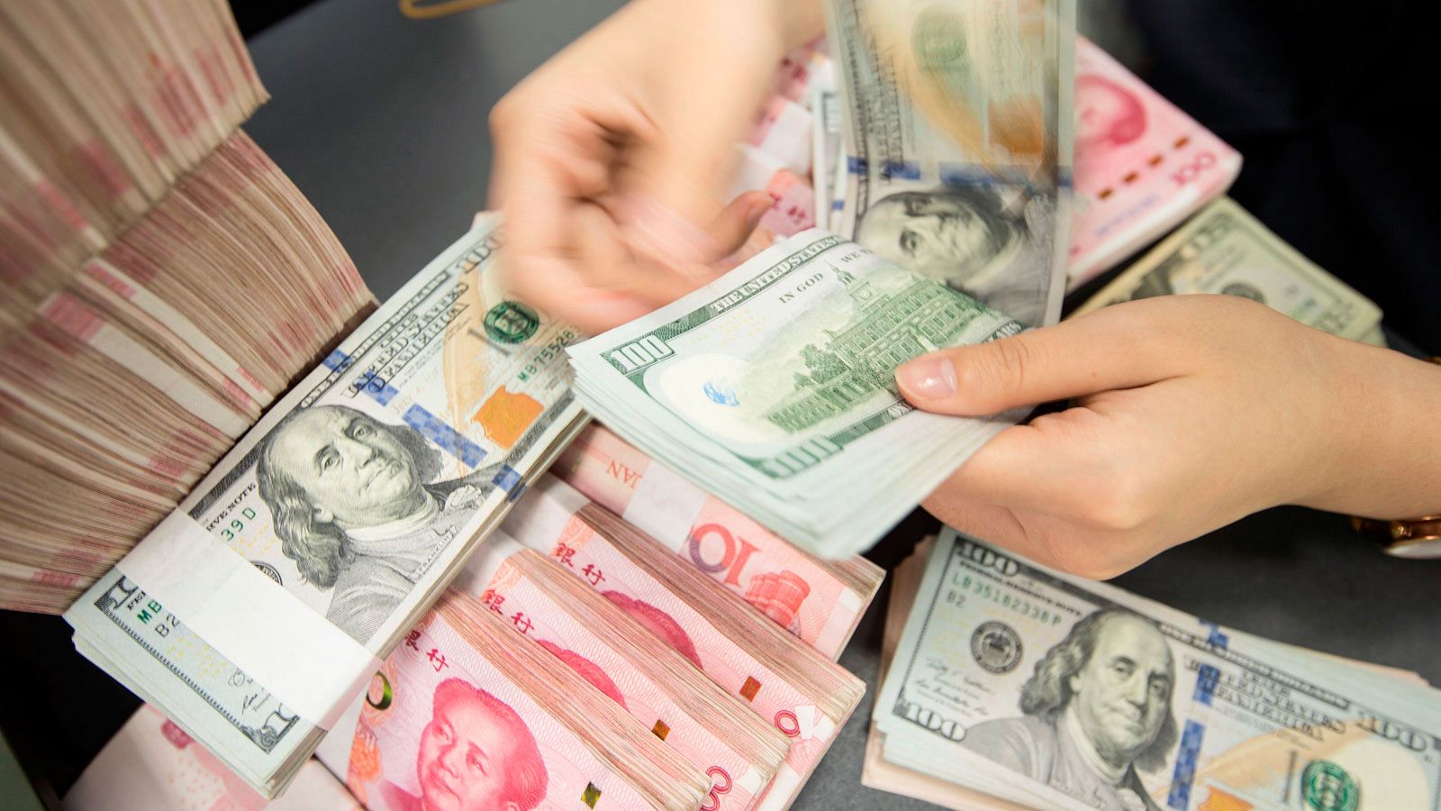 EE.UU. designa a China como país "manipulador de divisas" tras devaluar el yuan | Ver