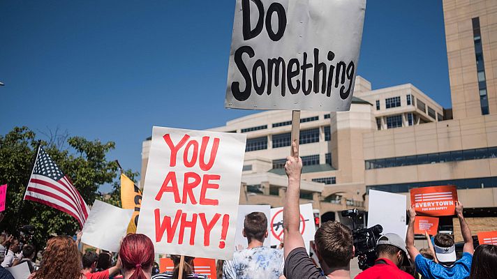 Informativo 24h - Cientos de personas protestan en Dayton y en El Paso contra la visita de Trump y piden control de las armas