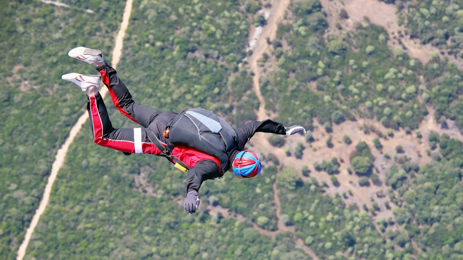 La mañana - Un "youtuber" muere al querer grabar su salto en paracaídas