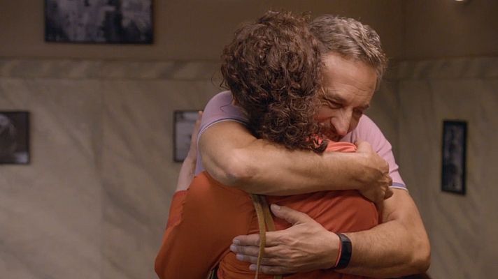 Servir y proteger - Carlos le confiesa sus sentimientos a Merche