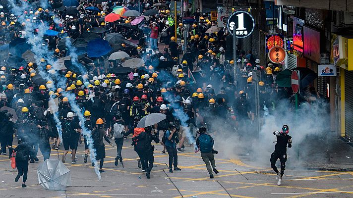 Telediario 1 - La policía de Hong Kong vuelve a cargar contra los manifestantes