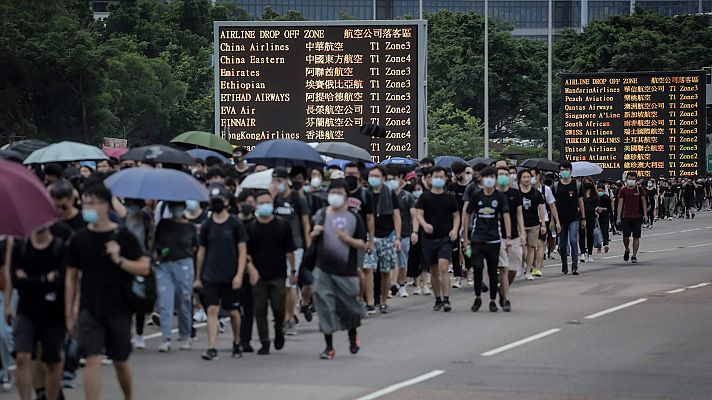 Telediario 1 - Hong Kong cancela todos los vuelos por una nueva protesta en el aeropuerto