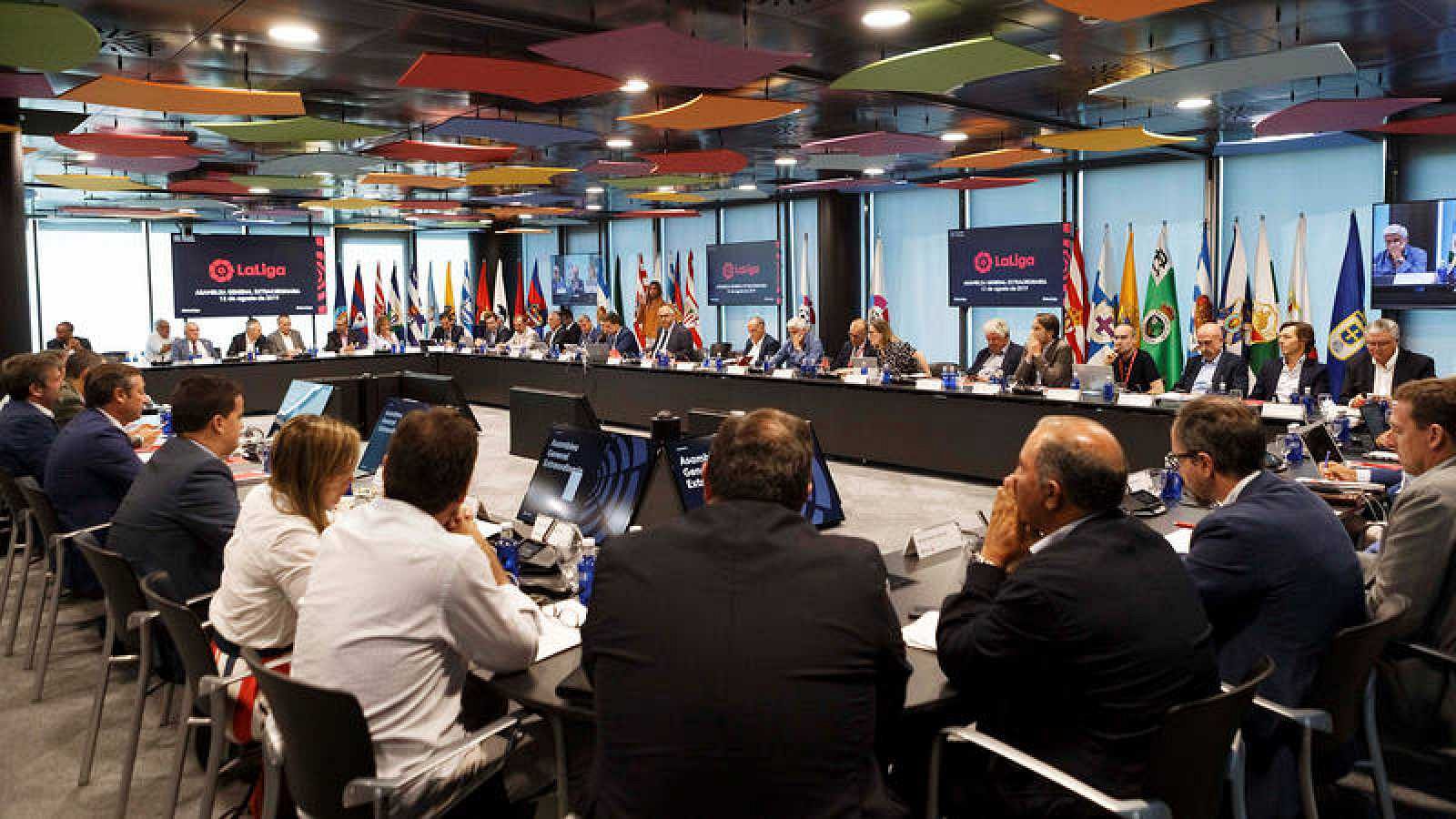 Fútbol | Los clubes se niegan a negociar los horarios con Rubiales - RTVE.es | Ver