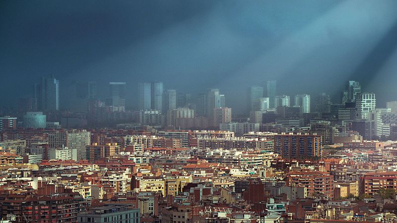 Probabilidad de chubascos y tormentas localmente fuertes en Cataluña - ver ahora