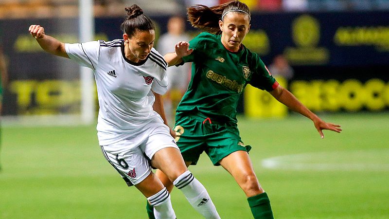 El Athletic doblega al Tacón en el estreno del primer Carranza femenino