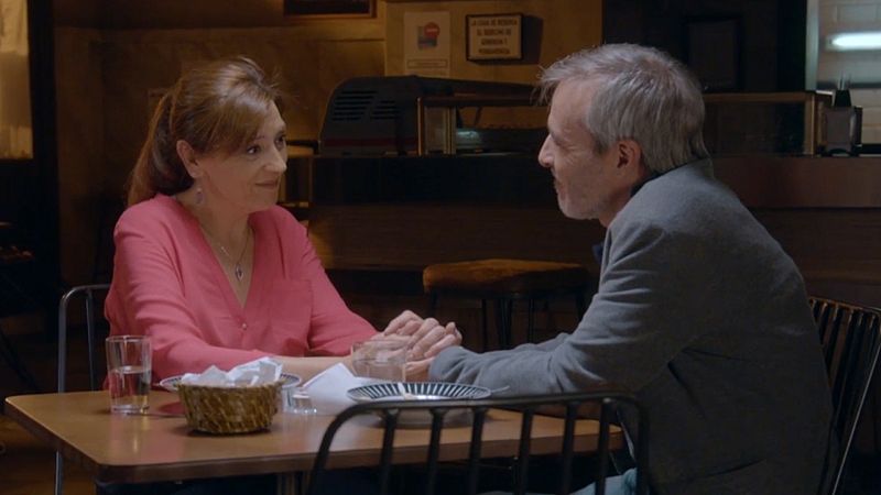 Servir y Proteger - María y Elías se despiden con un gran abrazo y un beso