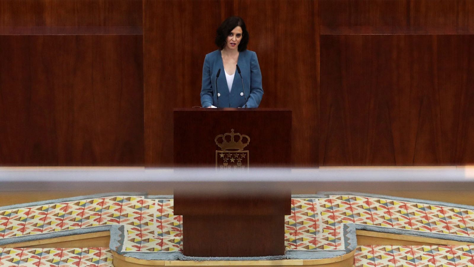 Isabel Díaz Ayuso se convertirá en la nueva presidenta de la Comunidad de Madrid en unas horas, que en su discurso se comprometió a llevar a cabo una bajada de impuestos histórica -dijo- y a tener tolerancia cero con la corrupción.Diaz Ayuso ha habla