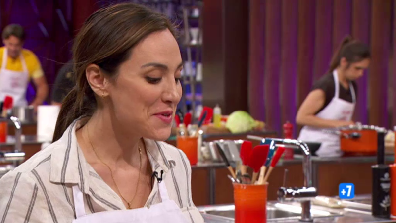 MasterChef Celebrity - Tamara Falc presenta su plato a Sal Craviotto