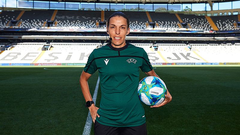 Frappart, colegiada de la Supercopa: "Haré lo mismo que cuando arbitro en las ligas femeninas"